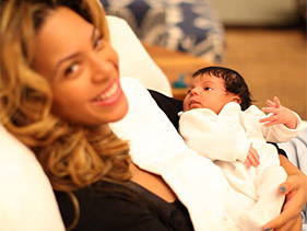 beyonce-and-jayz-unveil-first-blue-ivy-carter-photos_le--b_0