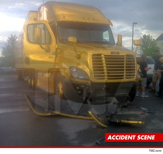 0809-katy-perry-truck-article-accident-tmz-7