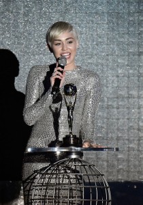 Miley+Cyrus+World+Music+Awards+Ceremony+nLHQ-m8eGFcl
