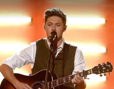 AMA 2016 Niall Horan apresenta versão acústica de This Town POPline