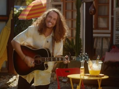 Vitor Kley Divulga Nova Vers O Do Clipe De O Sol Em Parceria A