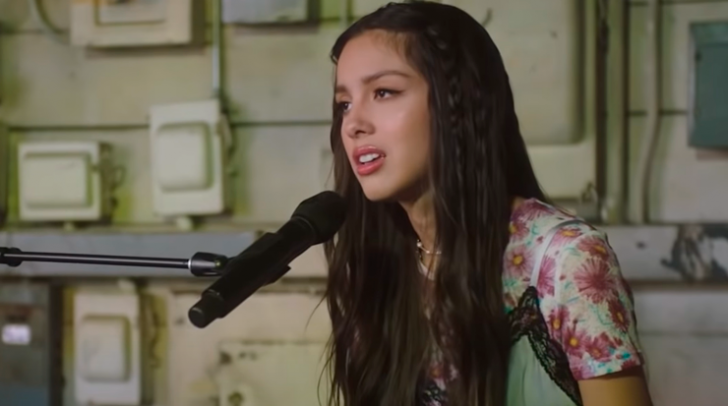 Olivia Rodrigo Canta Driver S License E Deja Vu Em Especial Da Mtv