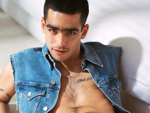 Omar Ayuso Ator De Elite Posa De Cueca Para A Calvin Klein Popline