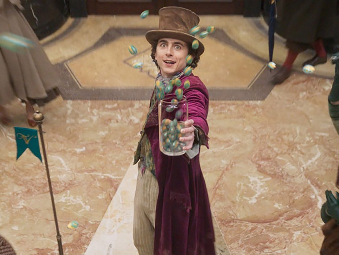 Você precisa ver as primeiras fotos de Wonka Timothée Chalamet