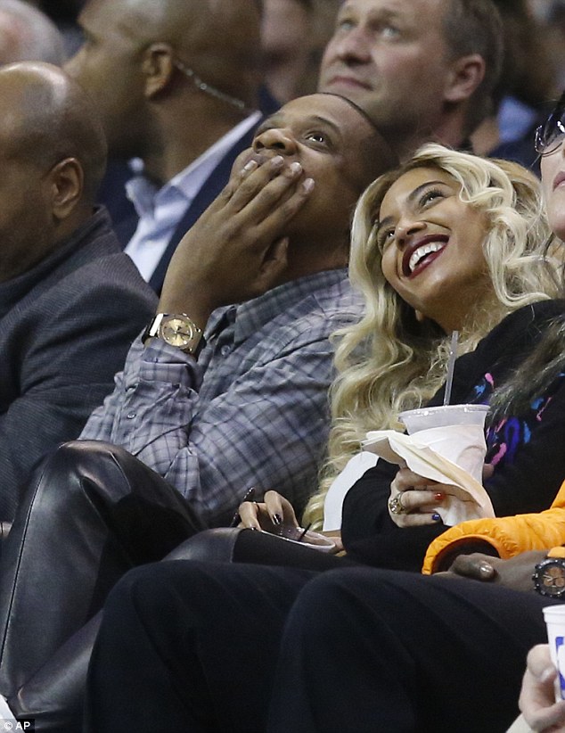 Fotos: Beyoncé e Jay Z assistem a jogo de basquete em NY - 03/11 