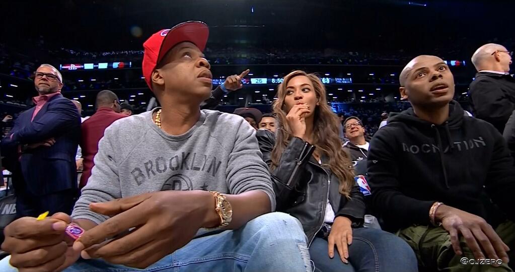 Fotos: Beyoncé e Jay Z assistem a jogo de basquete em NY - 03/11 