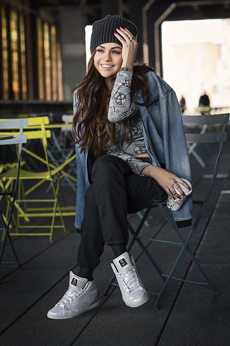 Veja fotos de Selena Gomez para a cole o outono inverno da Adidas