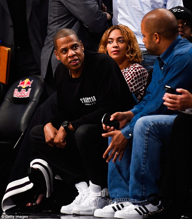 Fotos: Beyoncé e Jay Z assistem a jogo de basquete em NY - 03/11 