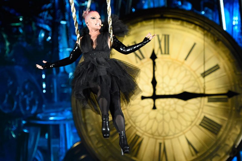 pink-billboard-music-awards-performance-2016