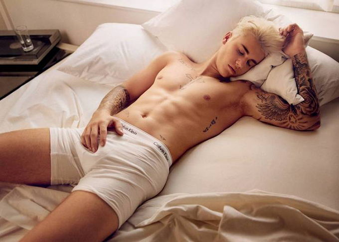 Justin-Bieber-cama-cueca-calvin-klein