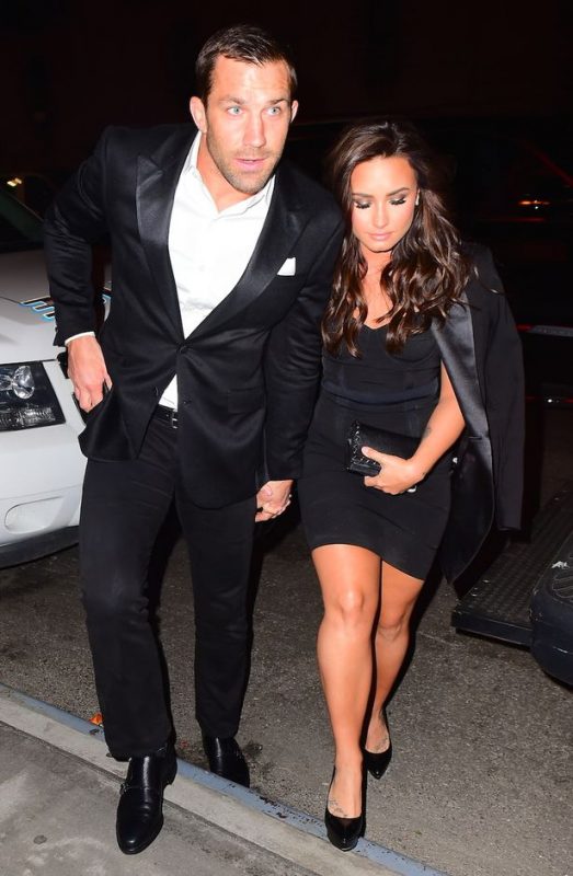 demi-lovato-and-luke-rockhold-confirm-their-romance-as-they-arrive-to-ufc-205-in-nyc-holding-hands-2