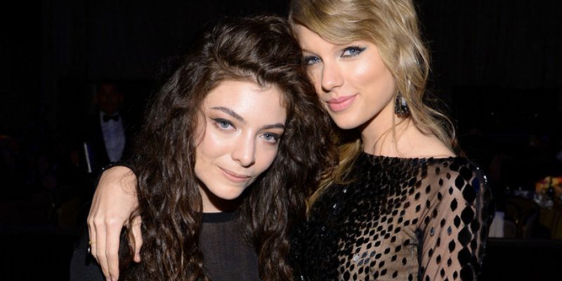 BEVERLY HILLS, CA - JANUARY 25: Recording artists Lorde (L) and Taylor Swift attend the 56th annual GRAMMY Awards Pre-GRAMMY Gala and Salute to Industry Icons honoring Lucian Grainge at The Beverly Hilton on January 25, 2014 in Beverly Hills, California. (Photo by Larry Busacca/Getty Images for NARAS)