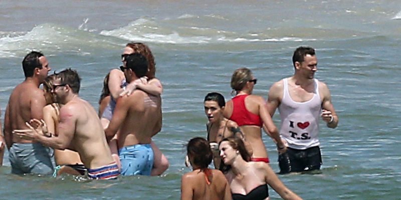 landscape-1467627826-tom-hiddleston-taylor-swift-holiday