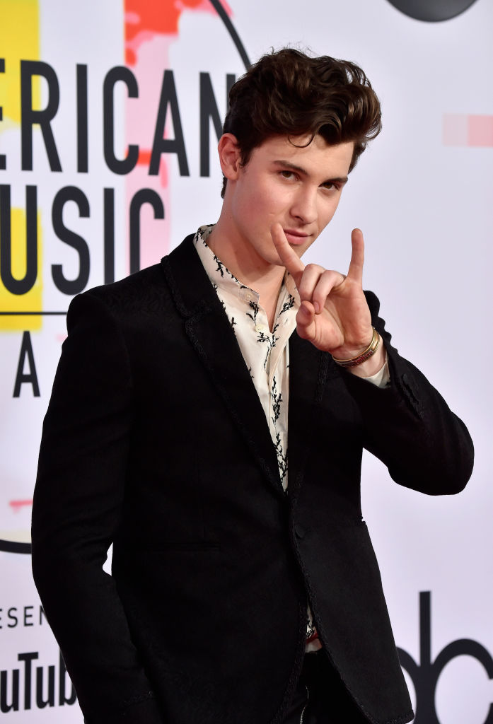 Ama 2018 Shawn Mendes Esbanja Charme No Tapete Vermelho Popline