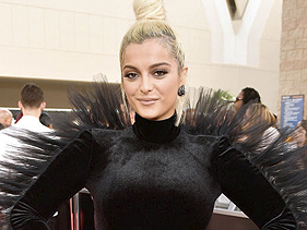 Bebe Rexha Revela Que Estilistas N O Querem Vesti La Para Grammy Por Causa De Seu Corpo Popline