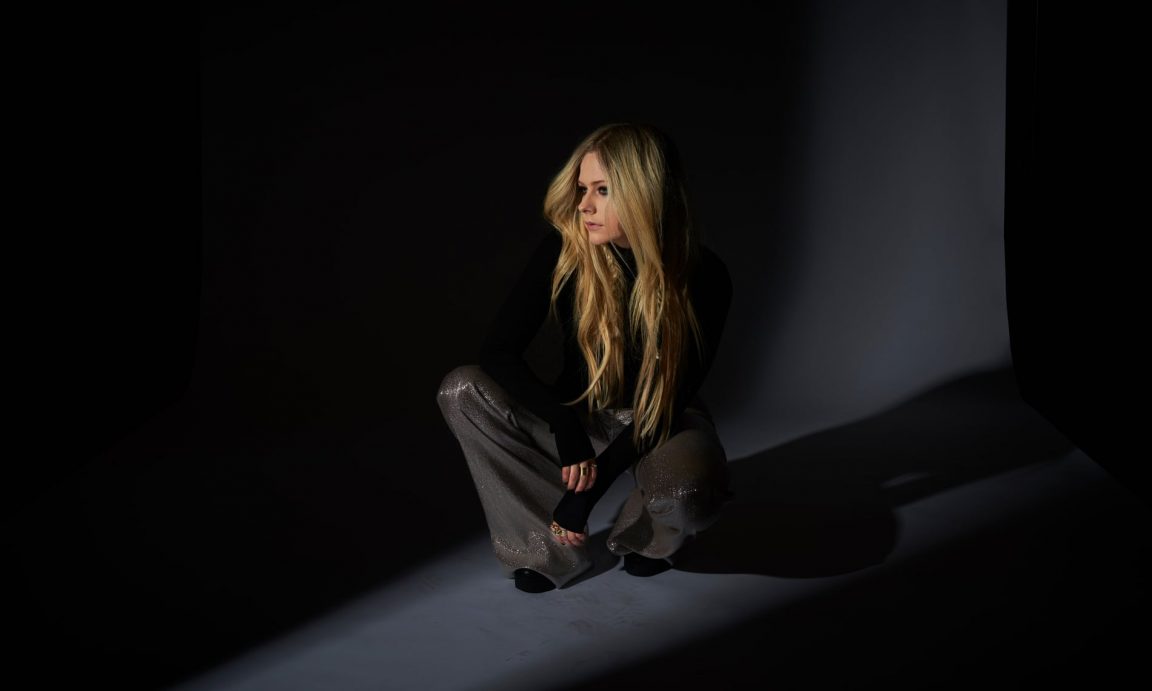 Jornal Compara Novo Lbum Da Avril Lavigne Com Lana Del Rey Finalmente Matar A Adolescente