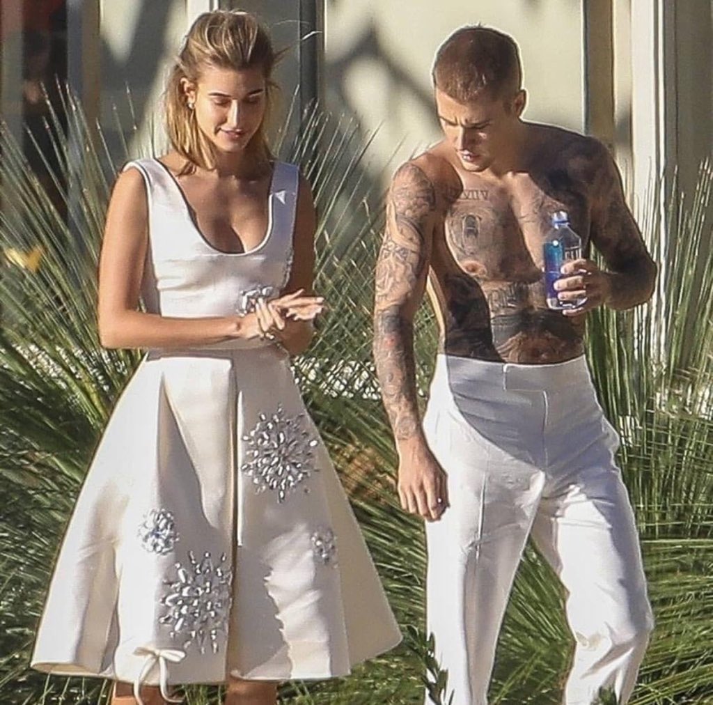 Tatuagens da Hailey Bieber: as 15 tattoos mais marcantes da modelo e seus  significados