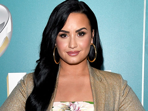 Demi Lovato expõe antiga equipe e diz que escondiam qualquer fonte de  açúcar (até frutas) de seu camarim: “estava sendo controlada” - POPline