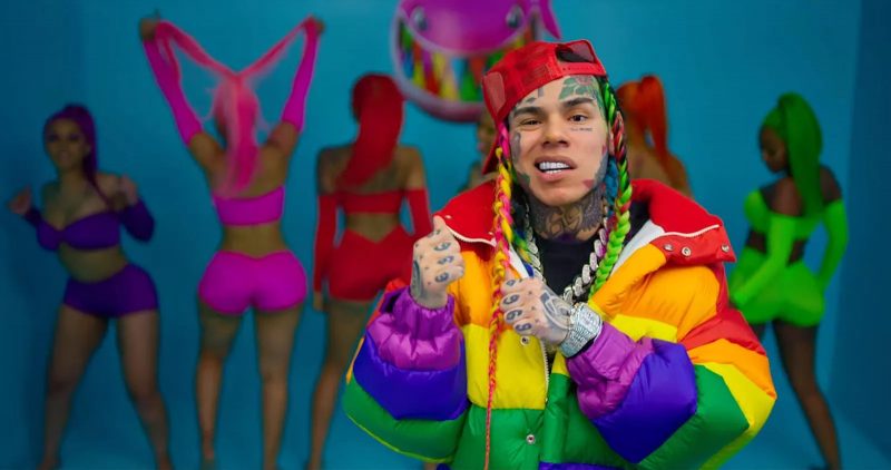 6ix9ine acusa a Billboard de manipulação dos números da Hot 100 em favor de Ariana Grande e Justin Bieber