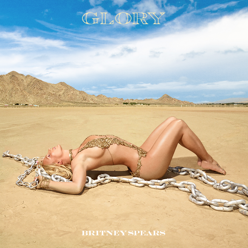 Lady Gaga deitada em um deserto para a capa do Glory