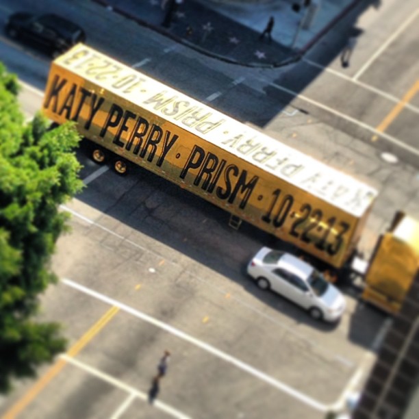 Caminhão dourado da Katy Perry