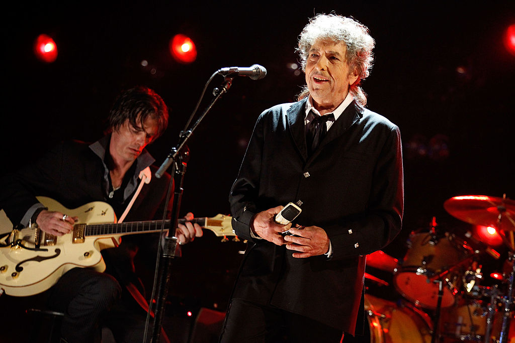 Bob Dylan menospreza música pop - com exceção de Madonna