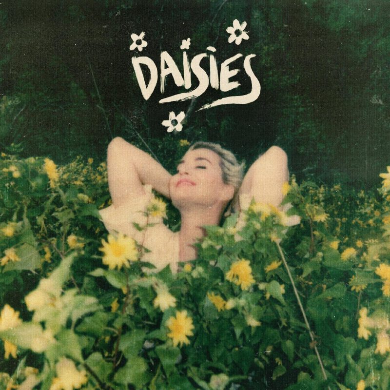 Katy Perry está rodeada de margaridas na capa da nova música Daisies