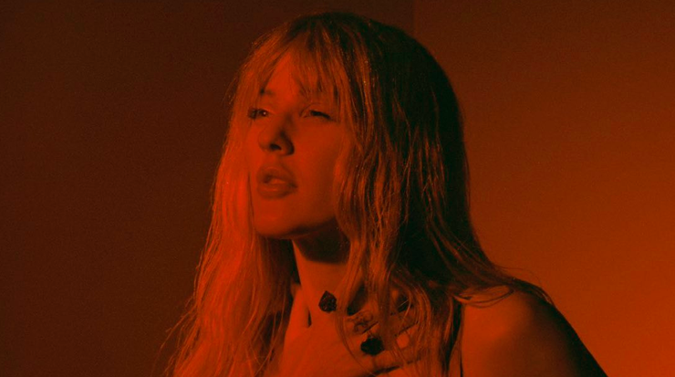 Ellie Goulding lança seu novo videoclipe, para a música "Power"