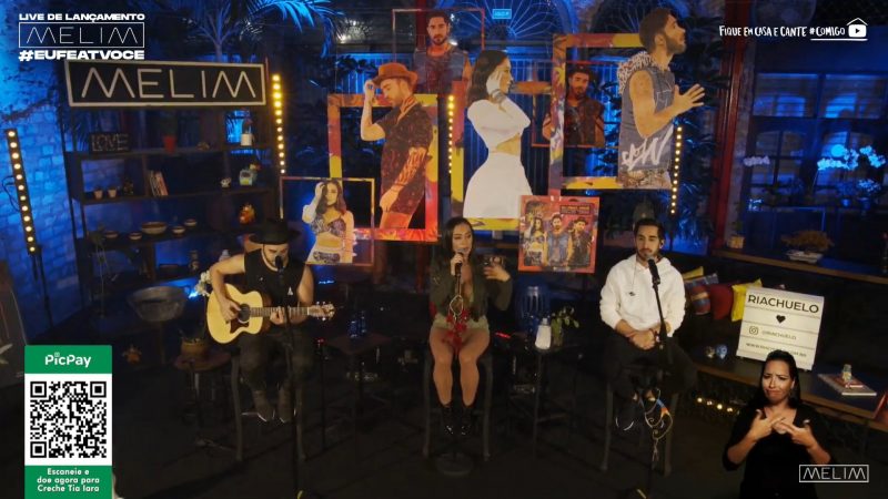 Melim aparece em apresentação ao vivo em palco especial montada para live