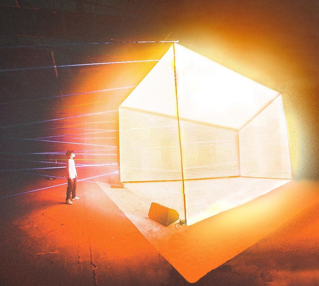 A live conceitual do DJ e produtor Pedro Sampaio acontecerá dentro de um cubo (Foto: Reprodução/Instagram)