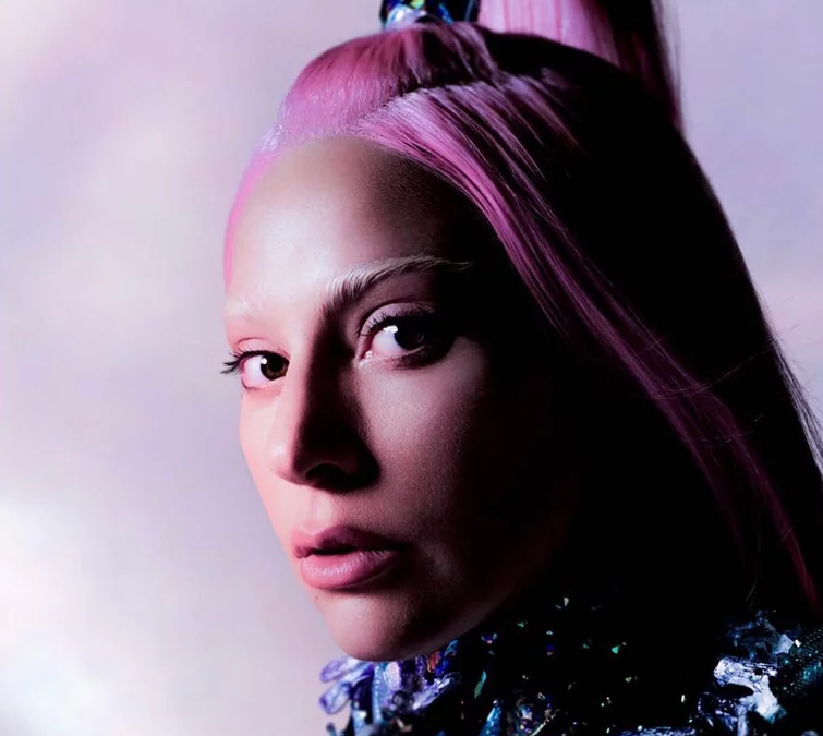 Lady Gaga foge dos padrões de beleza