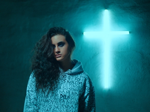 DAY exorciza o lado obscuro de sua mente no clipe de "Jurei Que Não Ia Falar De Amor" (Foto: Edu Pimenta)