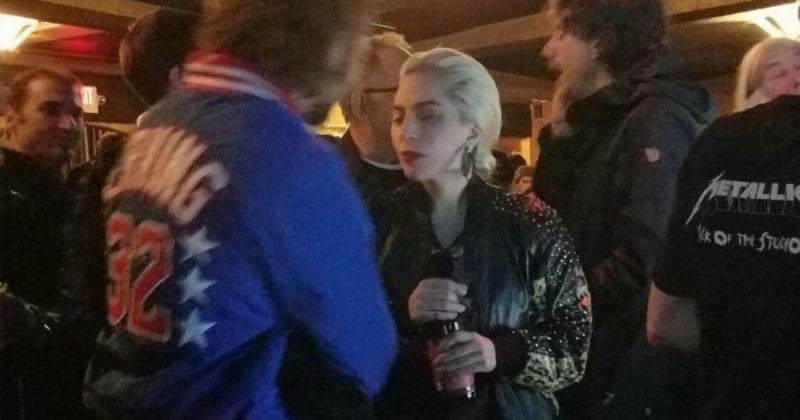 Lady Gaga jaqueta Yves Saint Laurent YSL