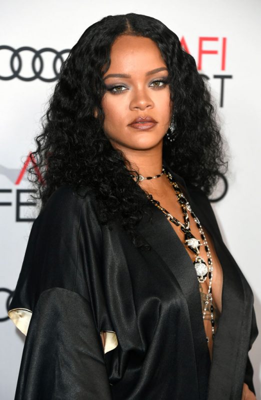 Cadê o novo álbum da Rihanna?