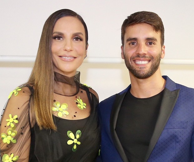 Beijo surpresa de Daniel Cady e Ivete Sangalo ao vivo move redes sociais.  Foto: Manuela Scarpa / Notícias do Brasil