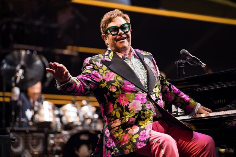 Elton John defende músicas realmente boas
