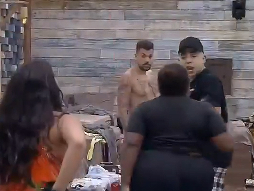 Em "A Fazenda"Jojo Todynho toma a frente e grita para impedir briga de  Raissa e Lucas: "enseada à boca" |  POPline