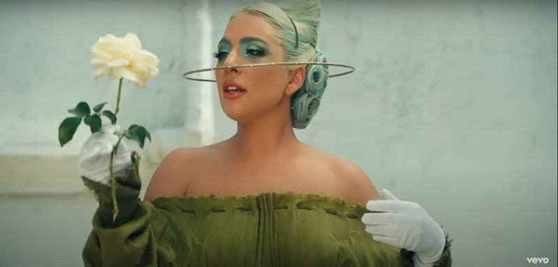 Retorno da Lady Gaga clássica? Mídia americana exalta clipe de "911"