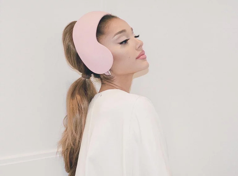 Ariana Grande quebra seu próprio recorde