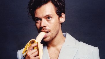 Harry Styles adora uma banana