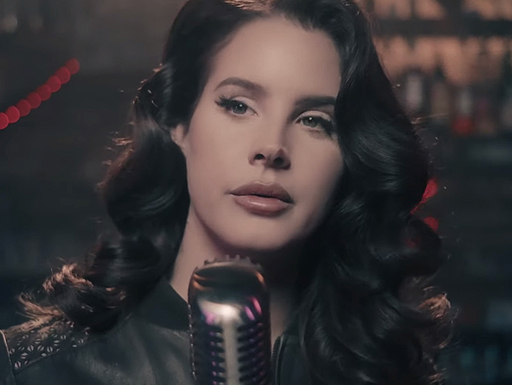 Lana Del Rey quebra grande pausa