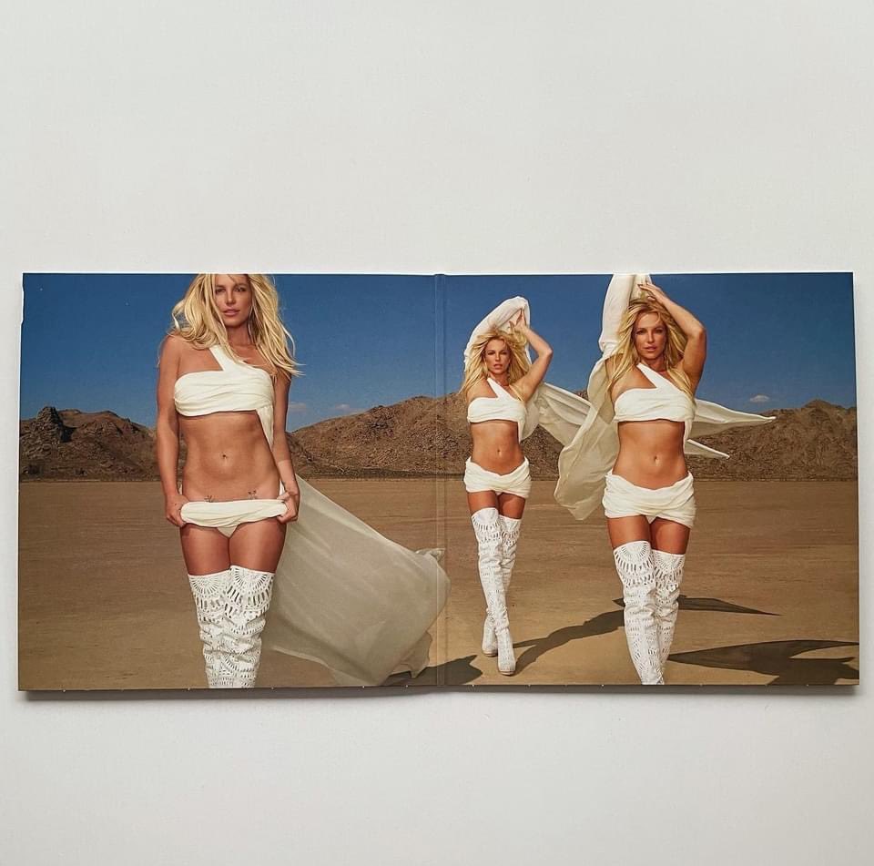 "Glory Deluxe": vinil traz fotos inéditas de Britney Spears