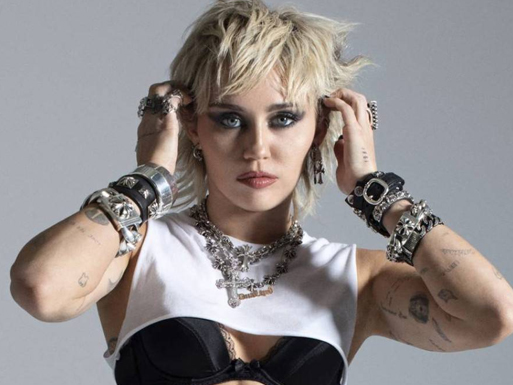 Miley Cyrus exalta sexo virtual: "é o mais seguro"