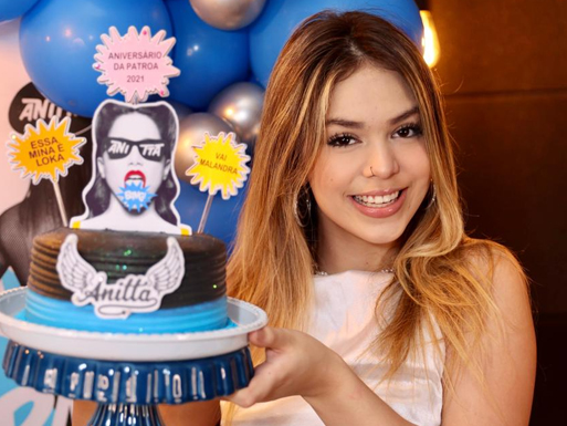 MC Melody ganha festa de aniversário com tema da Anitta