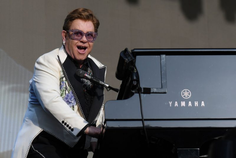 Elton John chama Igreja Católica de "hipócrita" e diz porquê