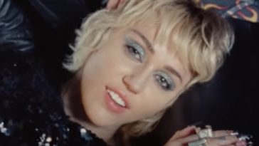 Miley Cyrus lança clipe pedindo que pessoas se vacinem