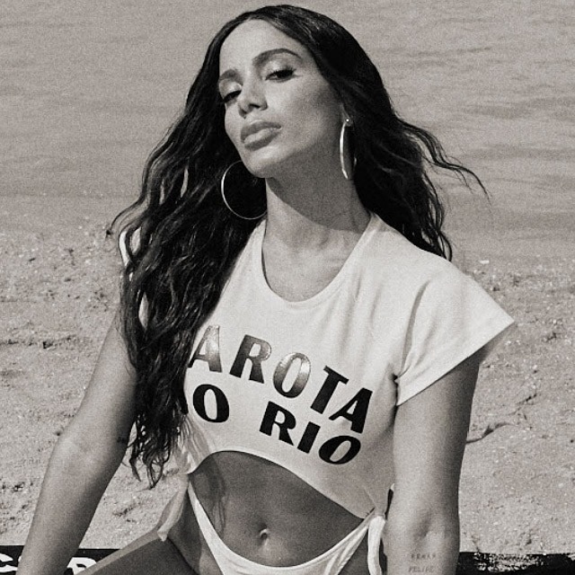 Anitta começa divulgação de "Girl From Rio" com post em inglês