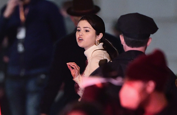 Selena Gomez aparece ensanguentada durante gravação