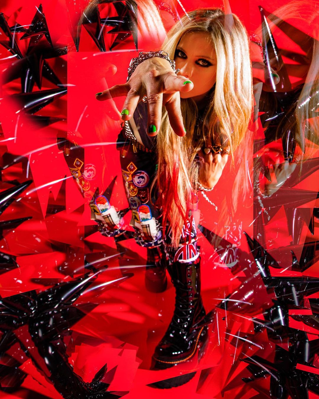 Avril Lavigne e Mod Sun realizam primeira performance de “Flames” na TV