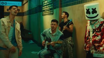 Jonas Brothers cantam no metrô no clipe de "Leave Before You Love Me"